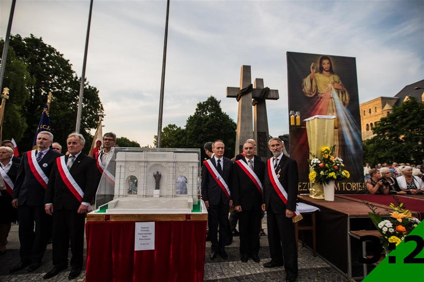 Antoni Macierewicz na poświęceniu pomnika Jezusa w Poznaniu