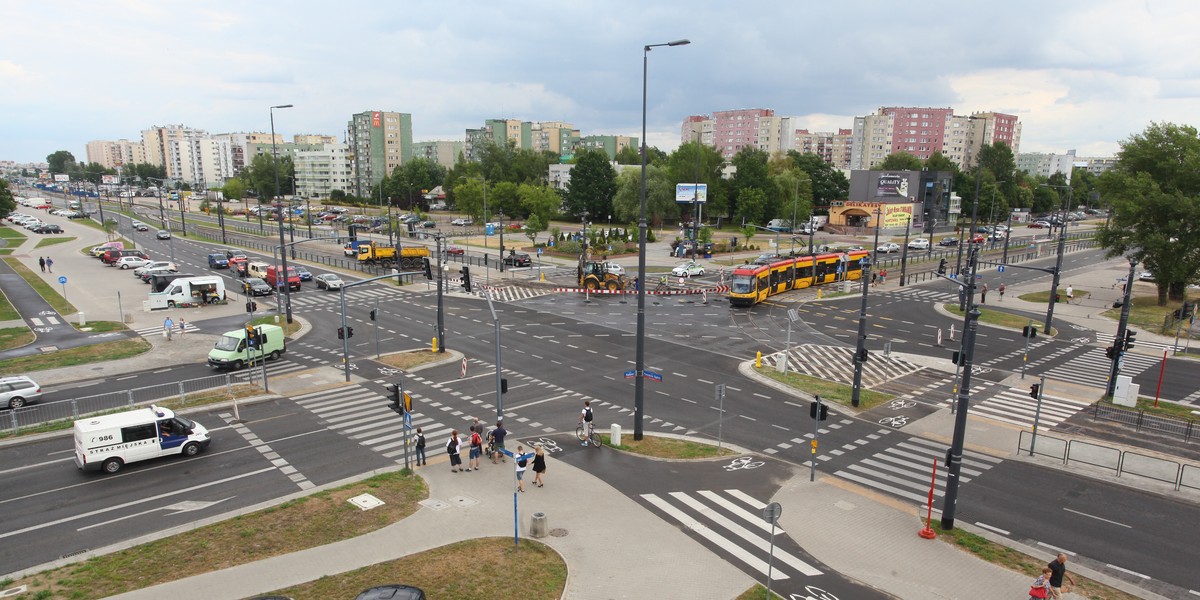 Paraliż komunikacyjny na Bemowie. Tramwaje jeździły za blisko siebie. Trzeba zrywać tory