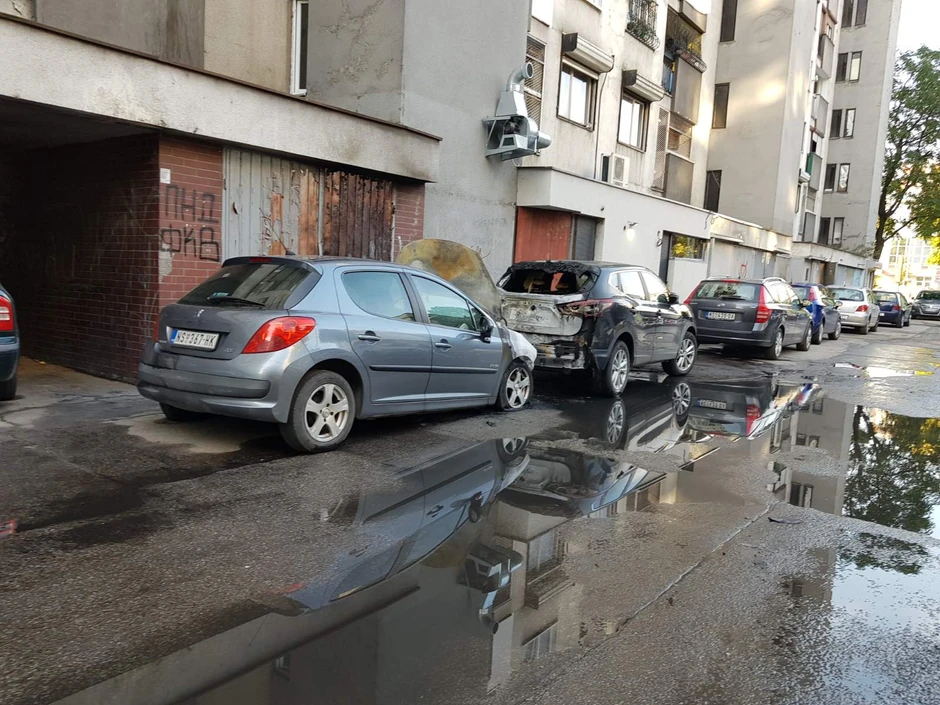Odborniku zapaljen automobil