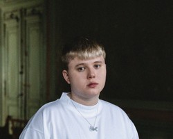 Teledysk w ważnej sprawie. Kajetan Wolas i "Co pokaże czas"