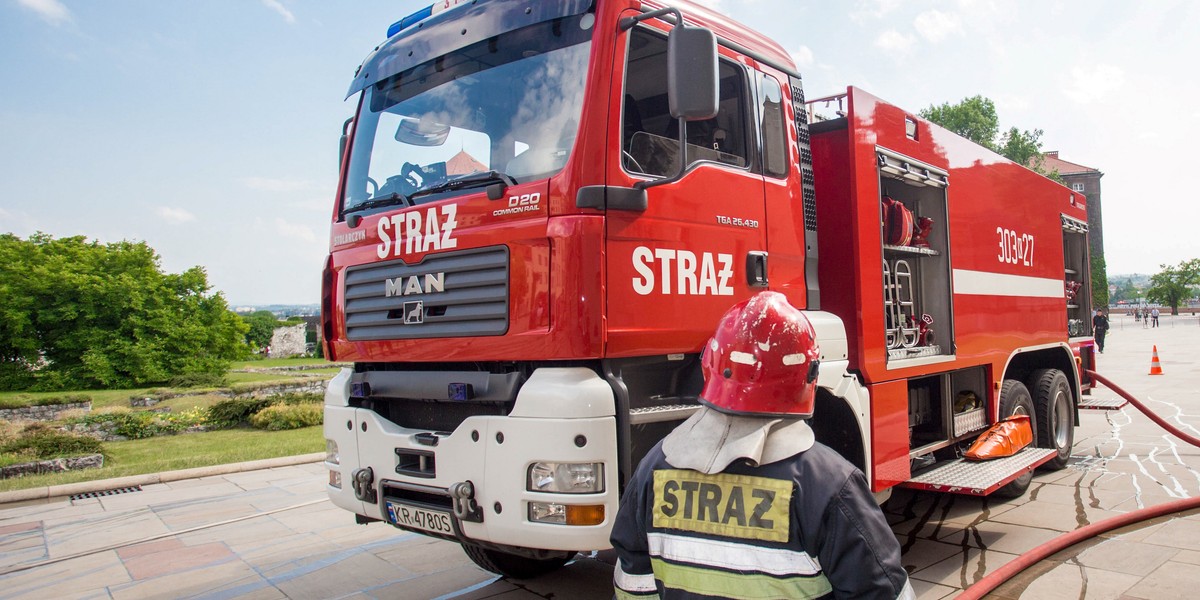 Tragedia w Ełku. W pożarze kampera zginęły dwie osoby. Razem z nimi podróżowały dzieci.