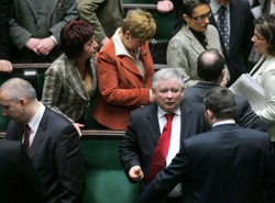 Zobacz, kto z kim walczy w PiS