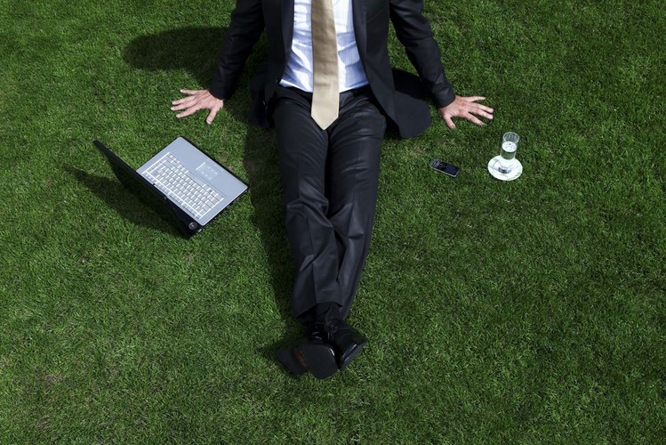 A po pracy, koniecznie trzeba zrobić coś przyjemnego. Można umówić się ze znajomymi na oglądanie zdjęć z wakacji, pójść do kina czy na spacer. Co z tego, że jest poniedziałek! Wszystkie metody są dobre, by zachować świeżą, letnią energię jak najdłużej.