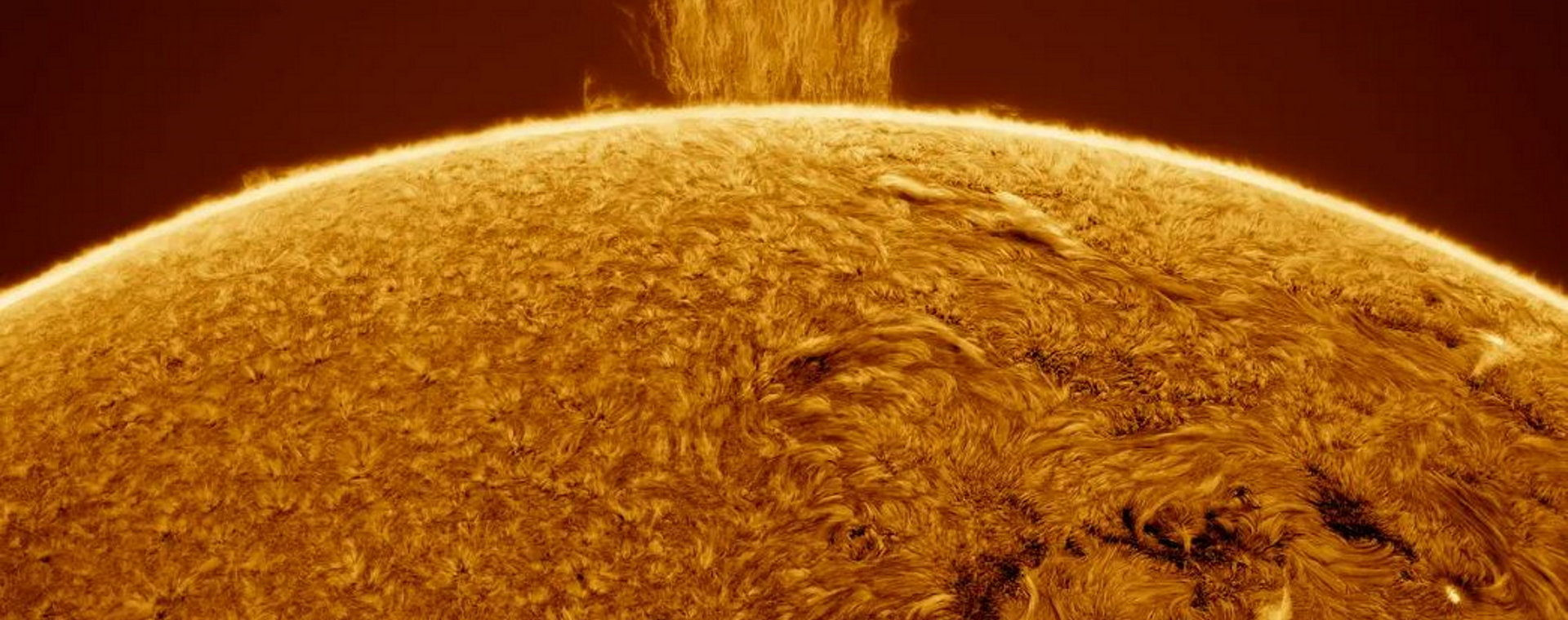"Wodospad" plazmy słonecznej zaobserwowany na Słońcu. Ostatnio odnotowano więcej dziwnych zjawisk słonecznych, ponieważ Słońce zbliża się do szczytu aktywności