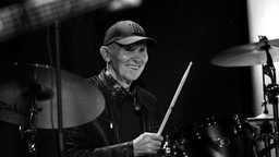 zmarł współzałożyciel perfectu. zaplanowano specjalne uroczystości pogrzebowe