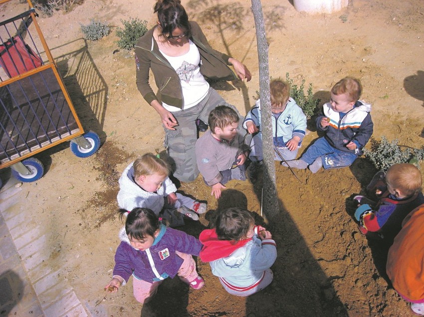 Goranova supruga Mejtal na poslu sa decom