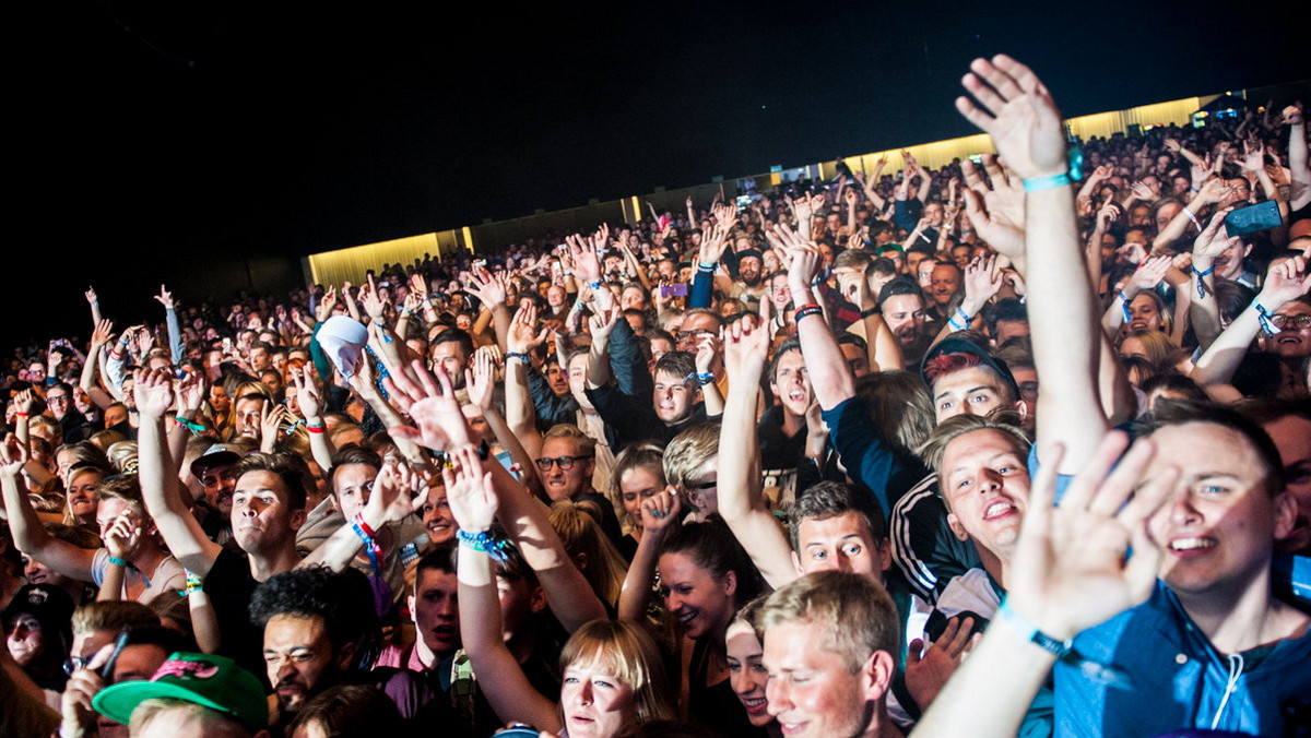 Na tegorocznej edycji festiwalu Tauron Nowa Muzyka, który rozpocznie się w dniach 18- 21 sierpnia w Katowicach wystąpi niemal 70 artystów. Wśród nich pojawią się tacy wykonawcy jak m.in. Pianohooligan, Kamasi Washington, Floating Points, Roots Manuva, Plaid, Lubomyr Melnyk czy Robag Wruhme. Poniżej możesz zapoznać się programem koncertów i pełną listą artystów, którzy zagrają na Tauron Nowa Muzyka 2016.