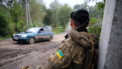 Nem csitul az orosz-ukrán háború:  heves harcok dúlnak Herszon megyében