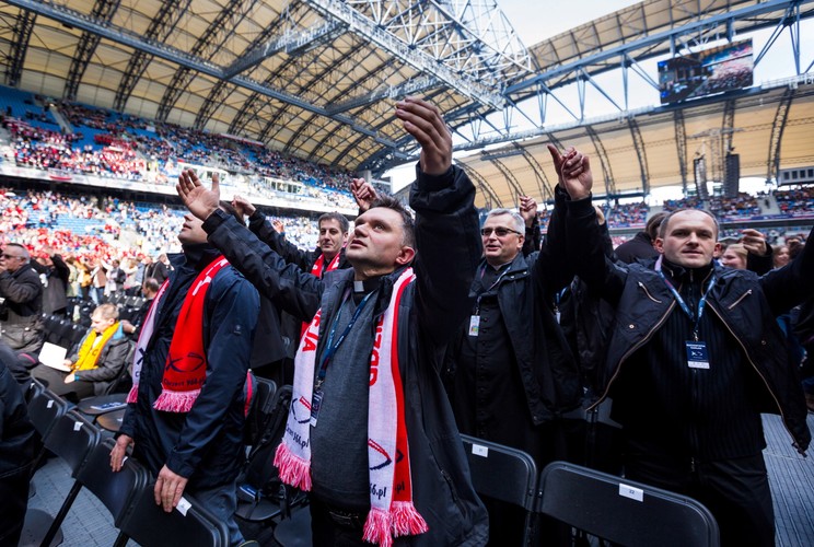 Spotkanie ewangelizacyjne na stadionie