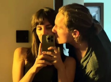 Srpska glumica (39) u VRELOM ZAGRLJAJU sa 14 GODINA MLAĐIM KOLEGOM - Njegov IQ ODUŠEVIO JAVNOST (FOTO)