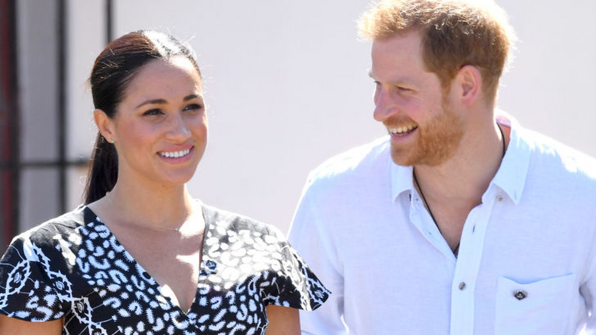 Meghan Markle i książę Harry w Afryce. Co robi Archie?