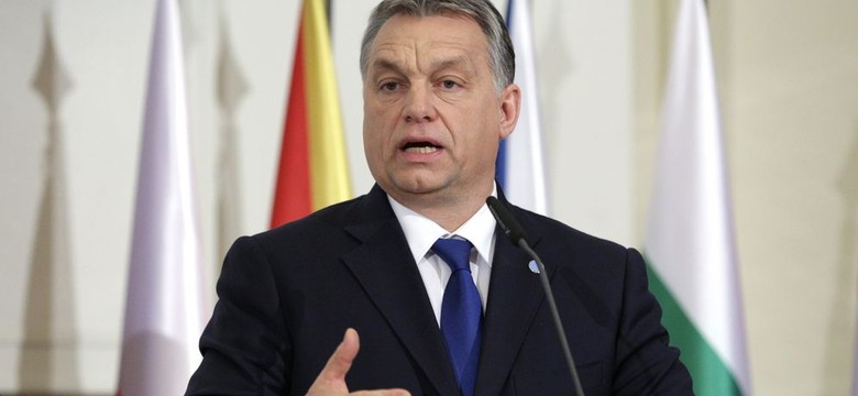 Viktora Orbána gra migrantami