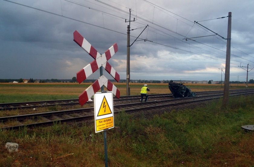 Samochód osobowy zderzył się z pociągiem