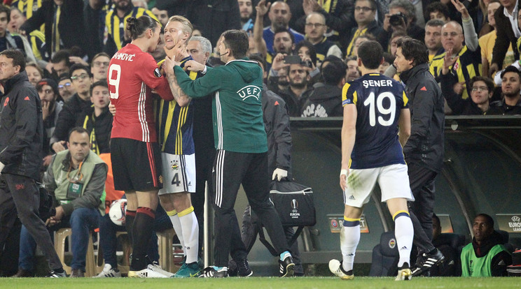 Ibrahimovic mindenkinek nekiugrott /Fotó: AFP