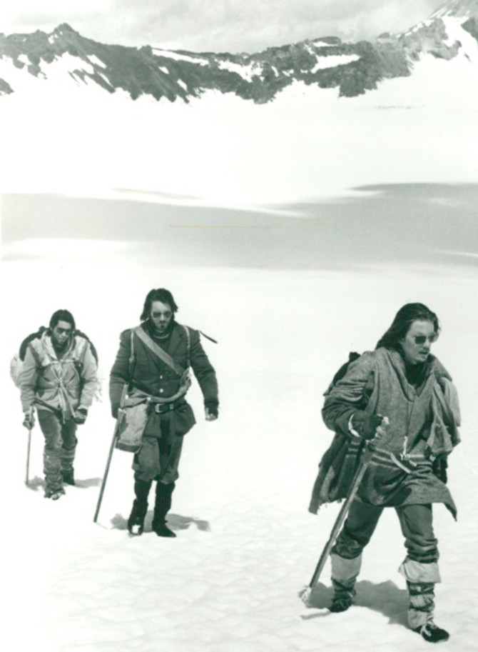 Potraga za pomoći, film "Alive"