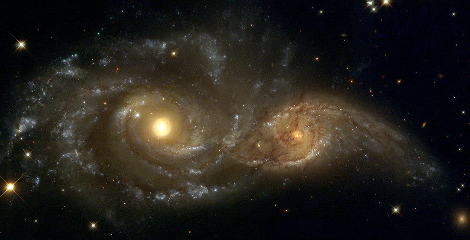 Galaktyki NGC 2207 oraz IC 2163 sfotografowane przez HST