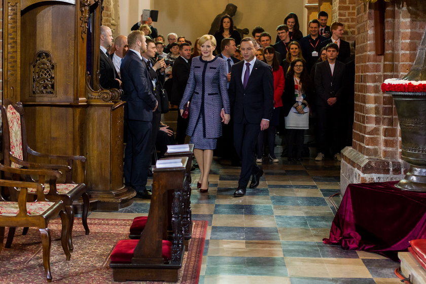 Jak gołąbeczki. Prezydent ociepla wizerunek?