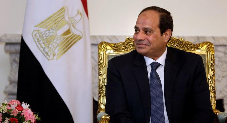 Egypt's President Abdel Fattah al-Sisi listens to U.S. Secretary of State John Kerry during their meeting at the presidential palace in Cairo, Egypt May 18, 2016. 