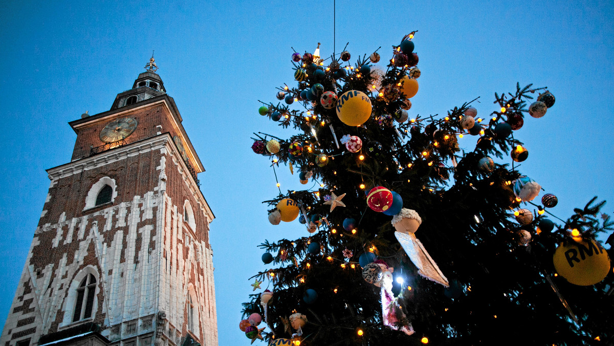 Miasto powoli szykuje się do Świąt Bożego Narodzenia. Jak co roku, w Krakowie pojawią się iluminacje świąteczne. Nowością w tym roku będą ogromne bombki, które pojawią się w trzech punktach. Koszt udekorowania miasta wyniesie 700 tys. zł.