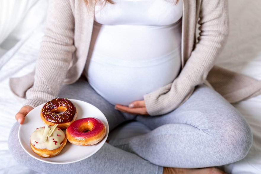 Nadmierna masa ciała matki predysponuje do większej masy urodzeniowej noworodka