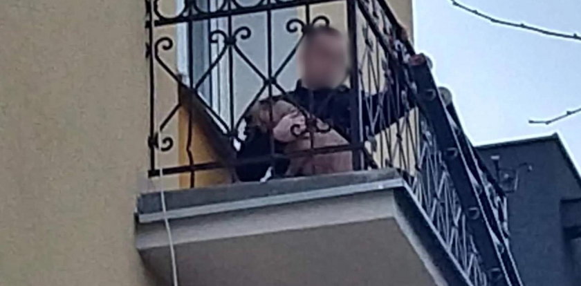 Pies męczył się na balkonie. Ludzie oburzeni