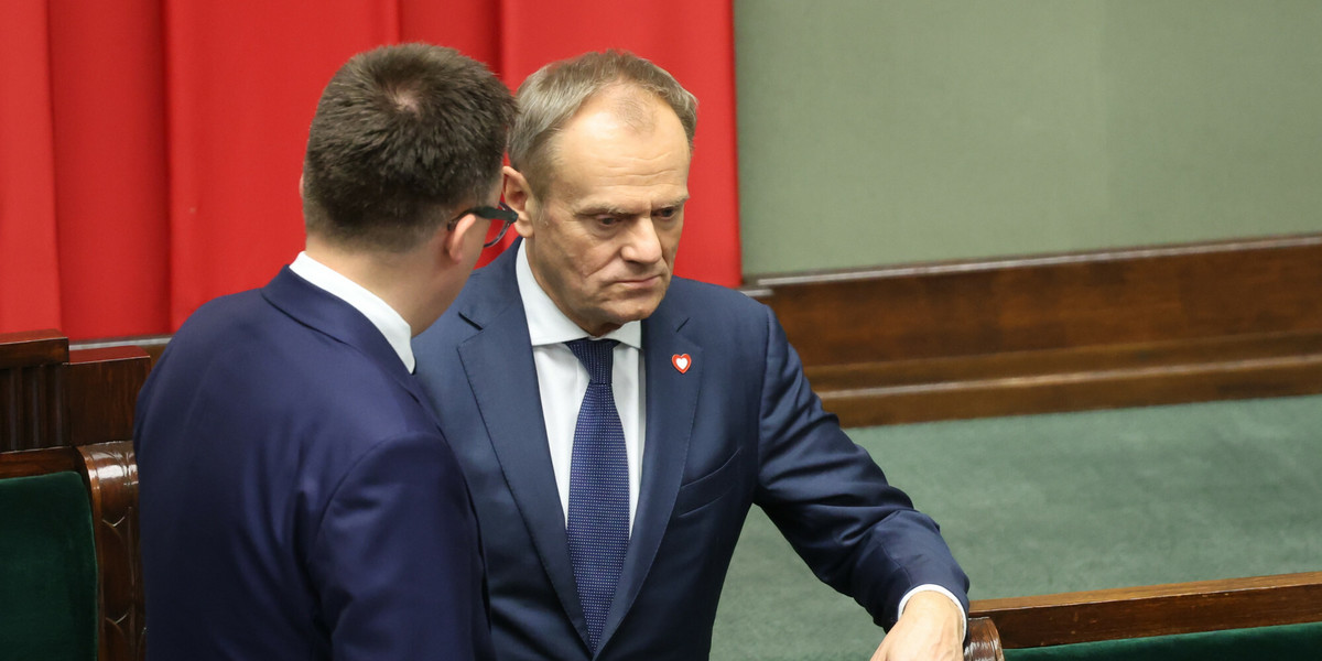 Szymon Hołownia i Donald Tusk podczas posiedzenia Sejmu w grudniu 2023 r.
