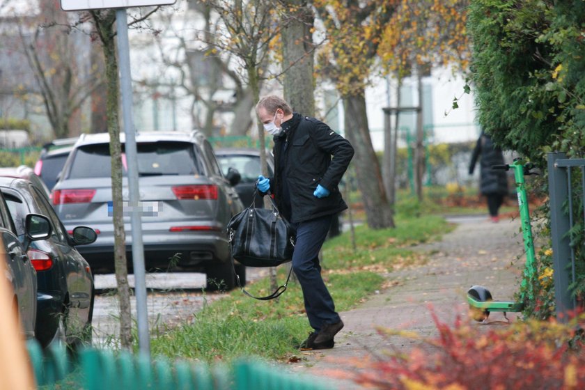 Donald Tusk wzorowo stosuje się do rządowych obostrzeń