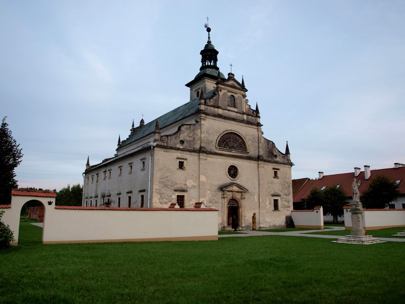 Rytwiany, Pustelnia Złotego Lasu