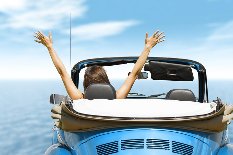 Większość opisanych aplikacji wymaga dostępu do internetu, a ten może nas za granicą słono kosztować. Dla naszych portfeli będzie bezpieczniej, jeśli wyłączymy go na czas pobytu w obcym kraju, a w zamian za to postaramy się znaleźć sieć Hot Spot. W dobie wszechobecnego internetu jest to coraz popularniejszy trend, obecny w większości dużych miast na świecie. Korzystając z dobrodziejstw techniki oszczędzamy nie tylko pieniądze, ale i czas.