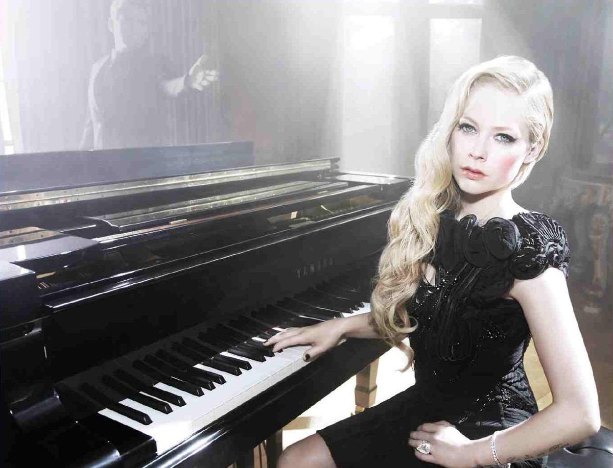 Chad Kroeger starszym panem w lustrze Avril Lavigne