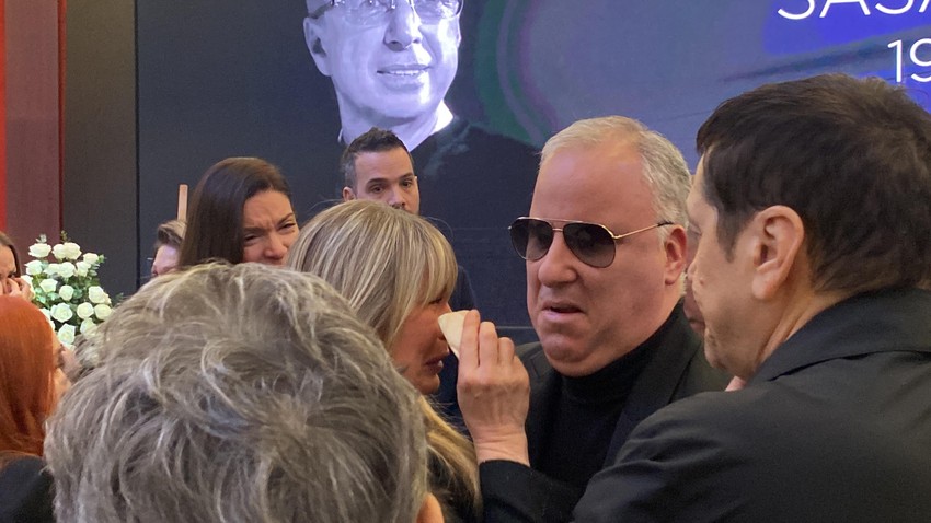 Suzana Jovanović jeca na sav glas, svi je grle