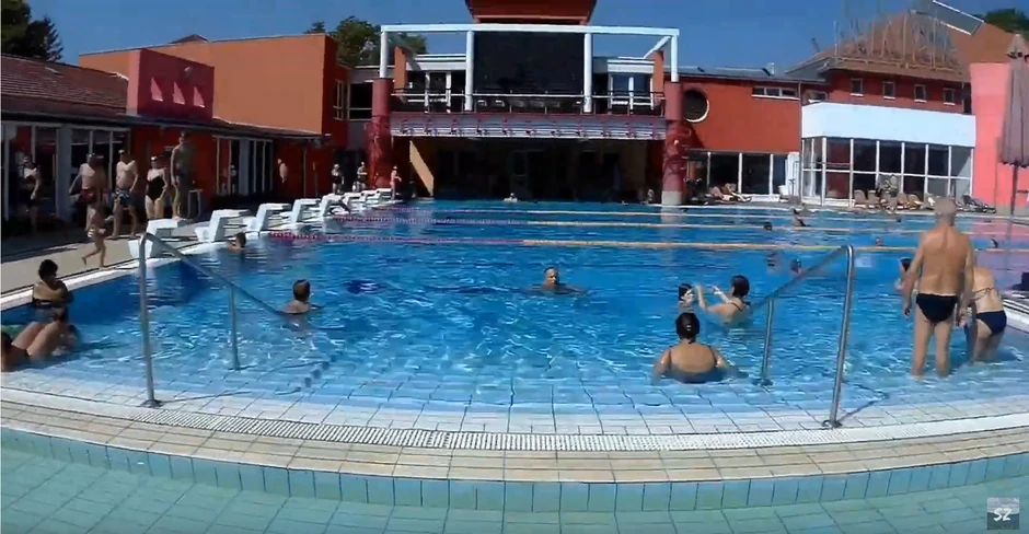 Banjski kompleks u Morahalomu je otvoren 1964, godine, a sadrži preko 20 bazena