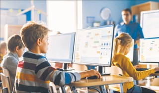 MEN planuje wielkie zakupy sprzętu do laboratoriów AI dla szkół. Czasu na konsultacje jednak niewiele