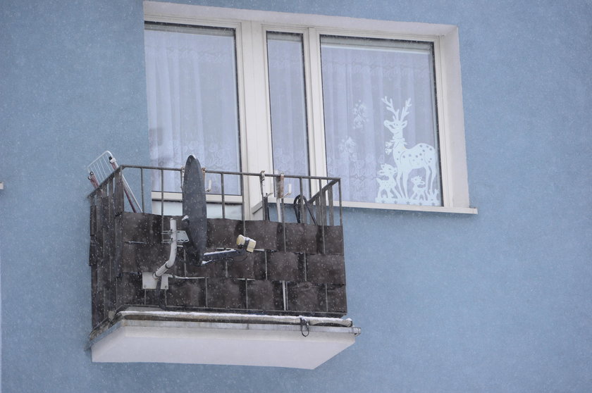 Makabra w Iławie. Ciała noworodków na balkonie