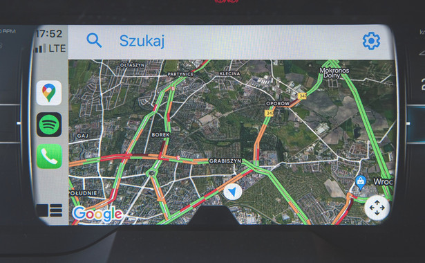 Mapy Google w połączeniu z Apple CarPlay i Android Auto są często wykorzystywane przez kierowców