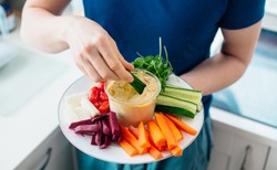 Czy wegetarianie żyją dłużej? Wyniki najnowszych badań