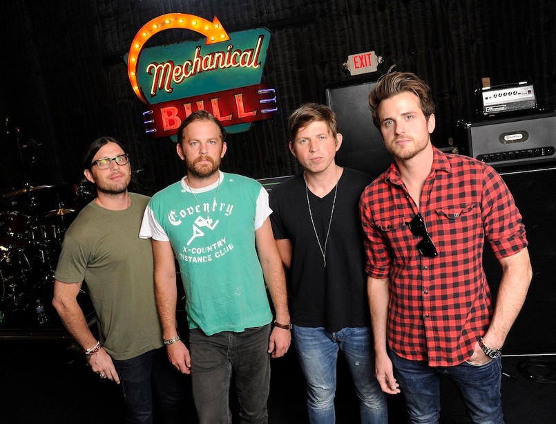 To już czwarty numer jeden Kings of Leon na UK Charts. W pierwszym tygodniu od premiery, po wydawnictwo "Mechanical Bull" sięgnęło 71 tysięcy Brytyjczyków