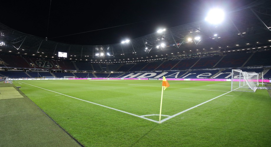 Tak wyglądała ewakuacja kibiców na stadionie w Hanowerze