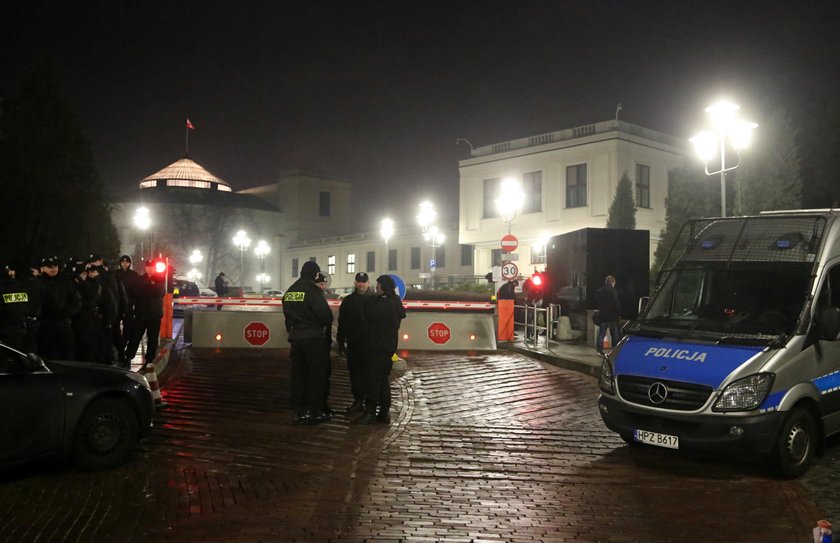 Tych mężczyzn poszukuje policja