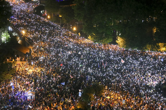 MASOVNI PROTEST U GRUZIJI Oko 50.000 ljudi na ulicama zbog zakona o "stranim agentima" (FOTO)