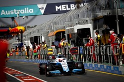 Uderzenie w bandę, jazda po trawie i najgorszy czas. Tak Kubica radził sobie w kwalifikacjach [WIDEO]