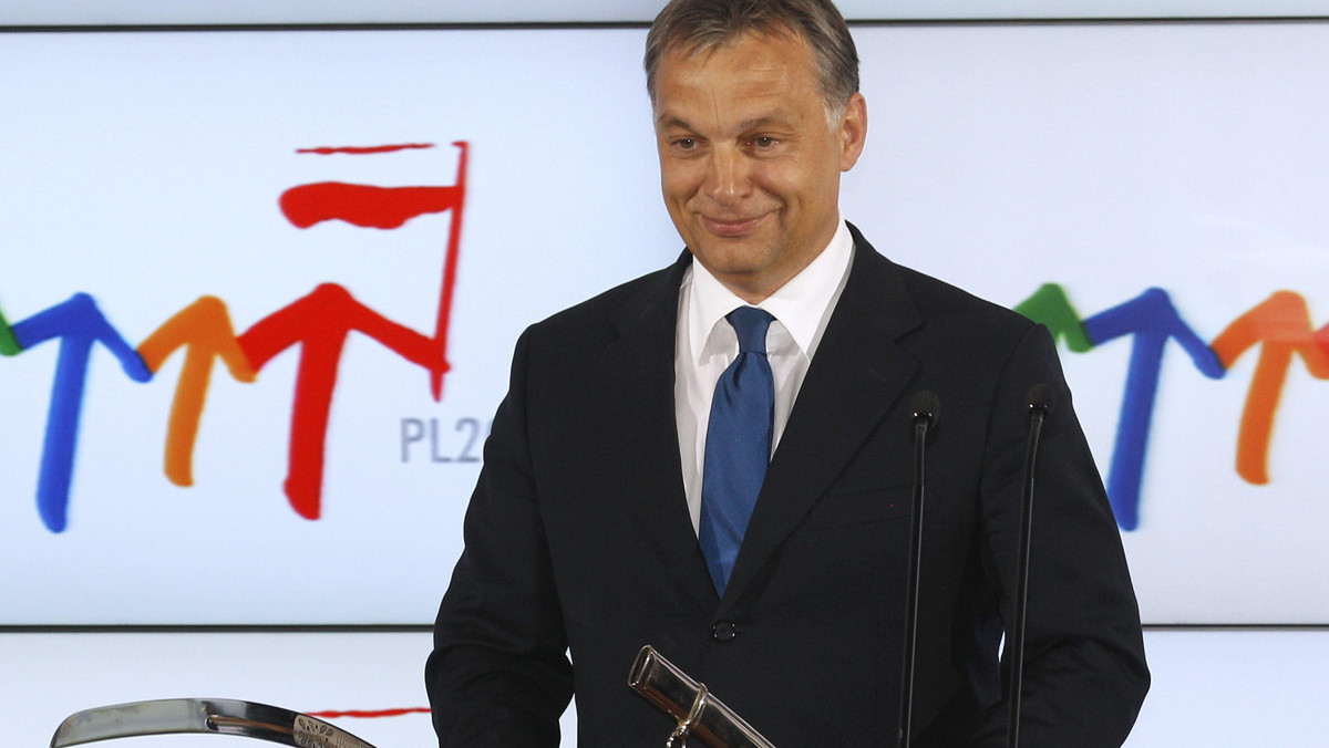 - Bądźcie ludźmi sukcesu; Węgrzy życzą Polakom: niech pan Bóg da wam dużo siły i zdrowia, dobrych sąsiadów, dużo dzieci oraz pracy mającej owoce i sens - życzył w piątek Polakom podczas gali w Teatrze Wielkim węgierski premier Victor Orban.
Onet jest przyjacielem polskiej prezydencji w Unii Europejskiej