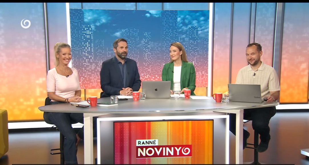 Erika Barkolová, Ján Mečiar,  Alena Stračiaková a meteorológ Michal Hazlinger v relácii Ranné noviny.