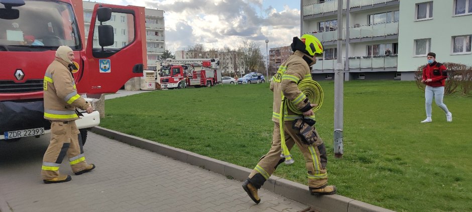 Ogień rozprzestrzeniał się na balkonie w jednym z mieszkań w Złocieńcu