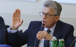 Poseł Piotrowicz wyprosił kamery z posiedzenia komisji. 'Kto się nie dostosuje, nie dostanie więcej przepustek do Sejmu'
