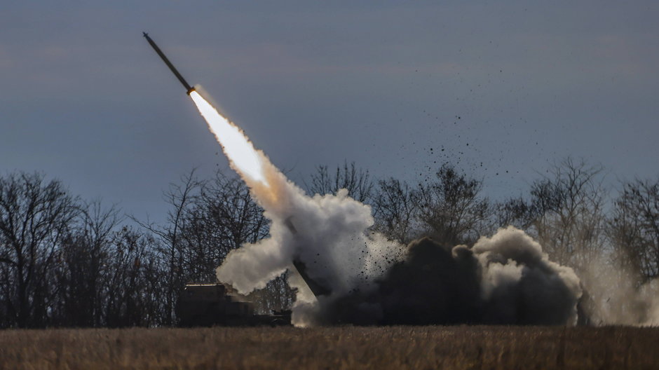 Atak z udziałem broni HIMARS w Ukrainie 