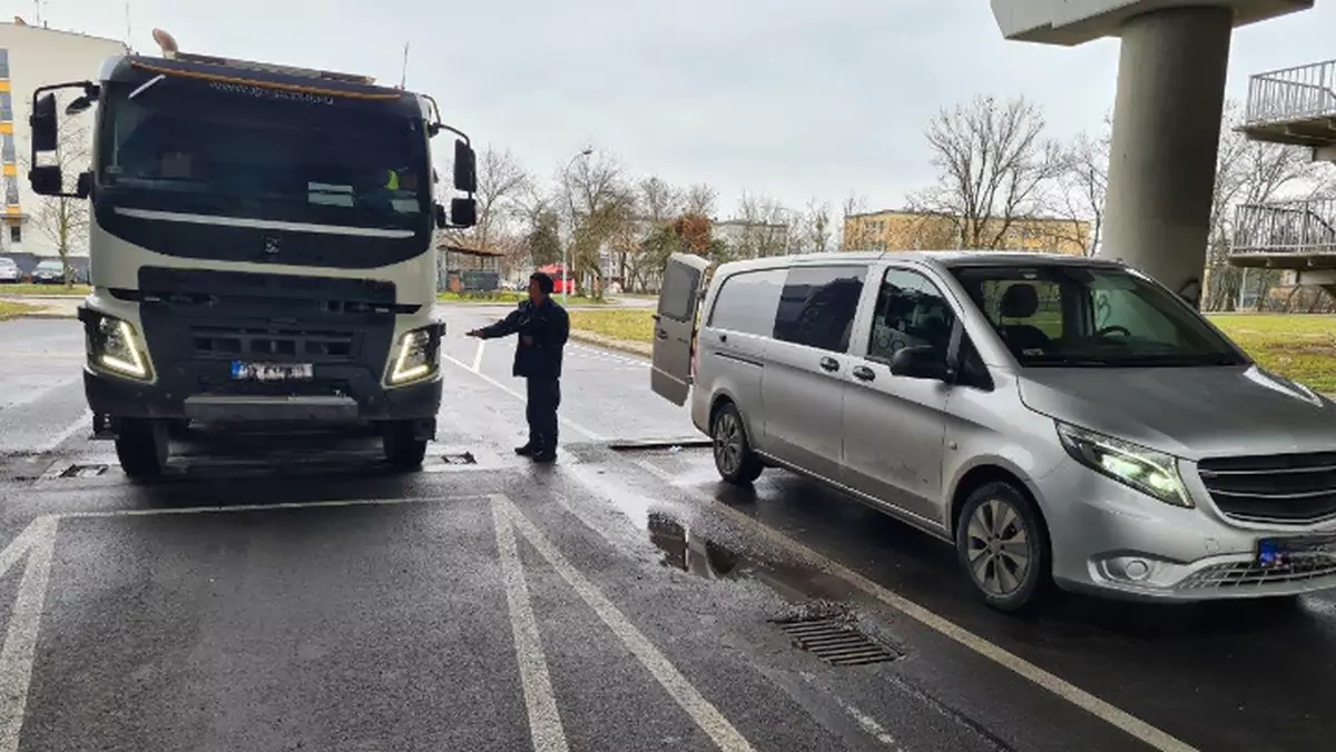 W kontrolowanej ciężarówce patrol Inspekcji Transportu Drogowego (ITD) wykrył szereg zaniedbań