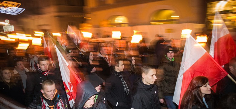 Gorący 13 grudnia. Marsz PiS i pikieta przed domem Jarosława Kaczyńskiego