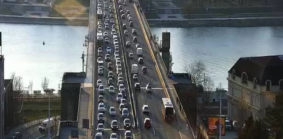 Gužva na Brankovom mostu