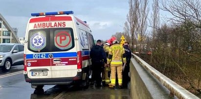 Ryzykując własne życie wskoczyli do rzeki, by ratować tonącego. Wzruszająca akcja policjantów z Wrocławia